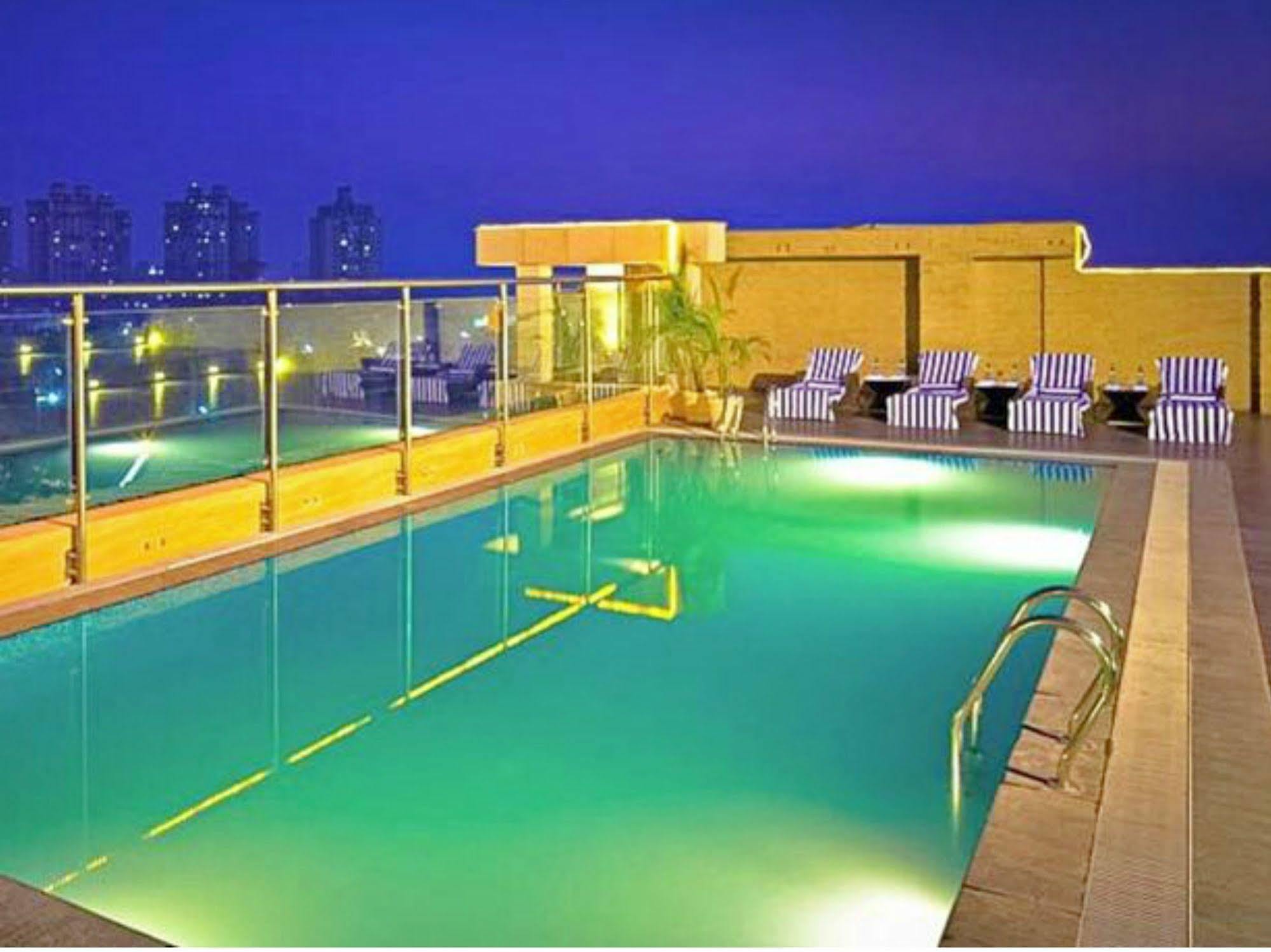 Radisson Hotel Sector 29 Gurugram Gurgáon Kültér fotó